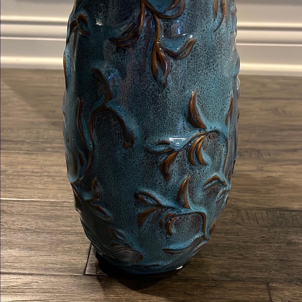 Elegant Blue and Brown Floral Vase with White and Green Accents - Picture 2 of 3